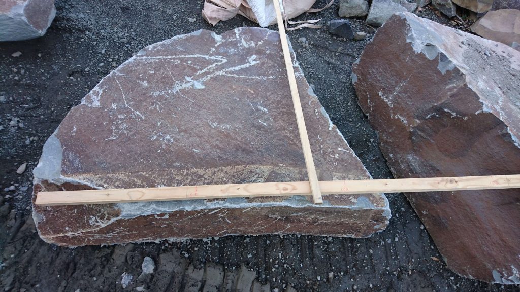 本小松石　極上大トロ材使用の記念碑の製作6